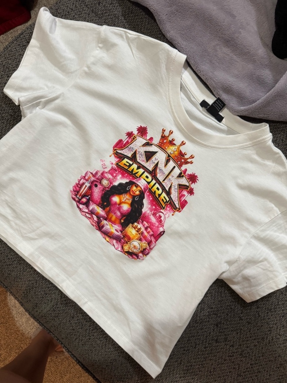 Pink Graphic 'Knk empire woman’s Crop Tee - White